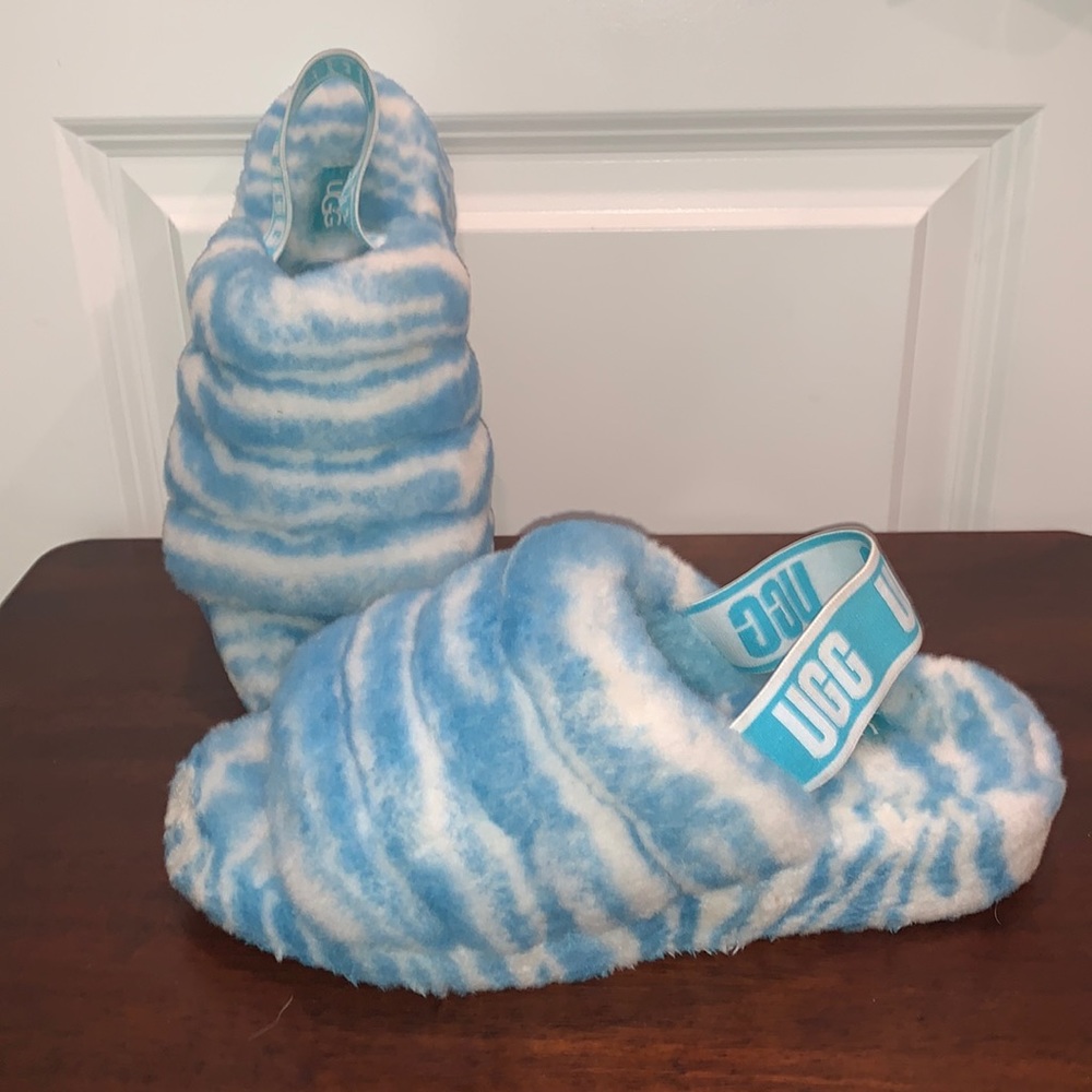 UGG FLUFF YEAH SIZE 7 SLIPPERS - Picture 1 of 9